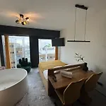 Panorama Level 25 & 26 S P A Z Wanna I Sauna *