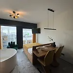 Panorama Level 25 & 26 S P A Z Wanna I Sauna *